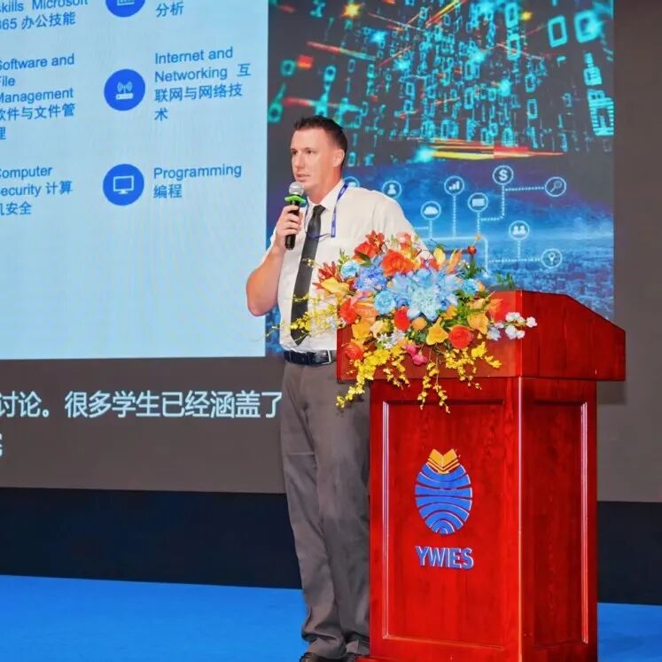 家长信息日纪实：沉浸式体验耀华特色，家校携手共育未来