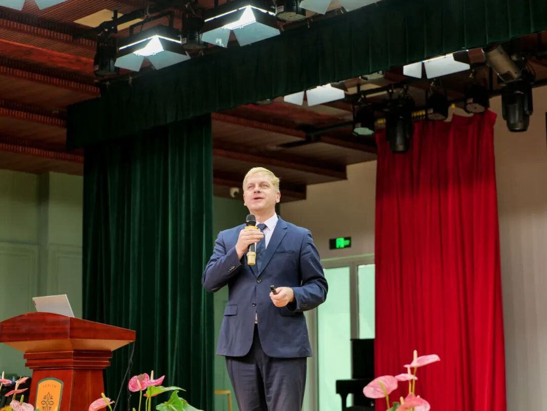 什么是我们坚持的国际化教育？籽奥外方校长这样说......
