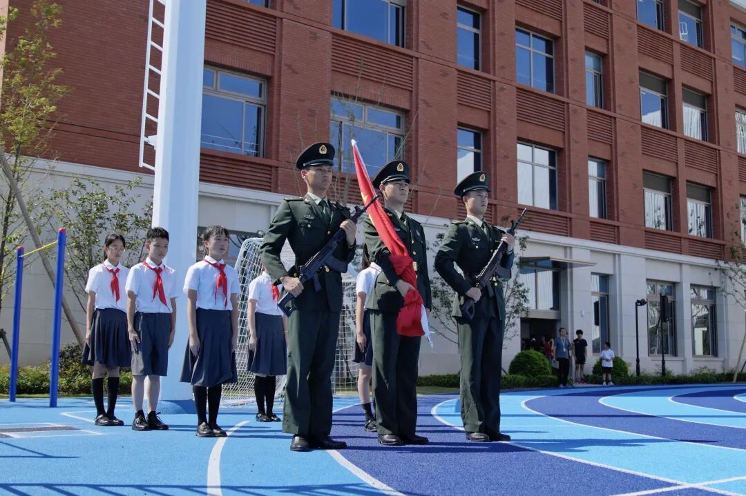 强国有我 誓言铿锵｜圣华紫竹双语兰香湖校园首次全体升旗仪式顺利举行