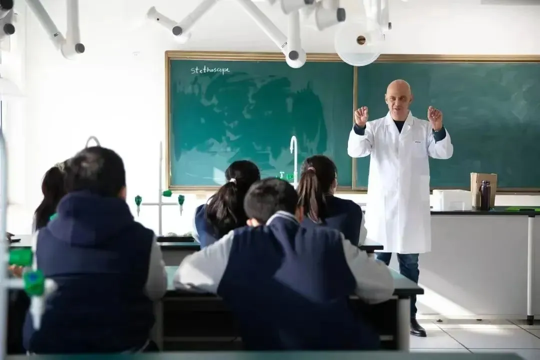 沈阳国际高中｜英领国际学校沈阳校区2026年春季招生简章！沈阳香港新加坡英国留学必看！
