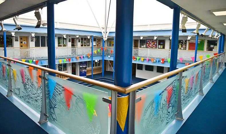 小牛津国际夏校：抖森、艾玛就读的小学，传说中的牛津龙校！