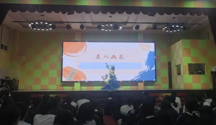 拆盲盒啦！“青春遇稻奉贤”限定版——美达菲高二学子解锁农耕与科技的双向奔赴