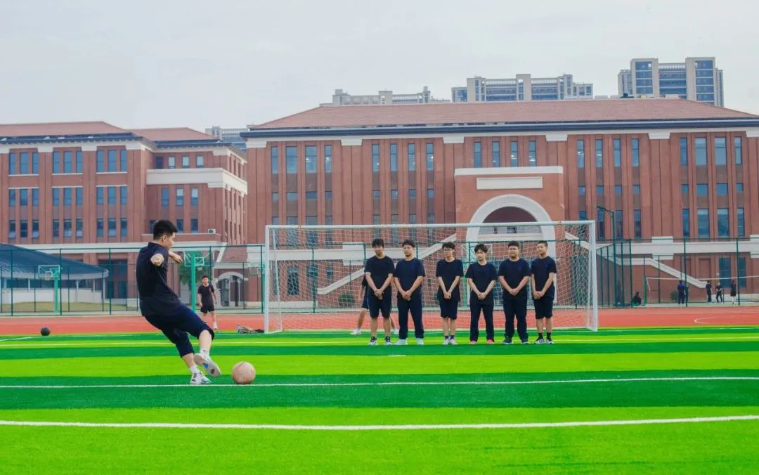 苏州香港DSE高中｜苏州市吴江区世恒学校香港DSE课程“港大班”2026年招生简章！