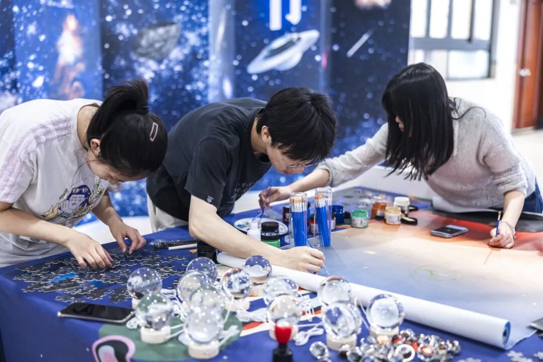 校园采风｜观象而明理，近星亦近真——记2025星校高中部中庭天文节文化周