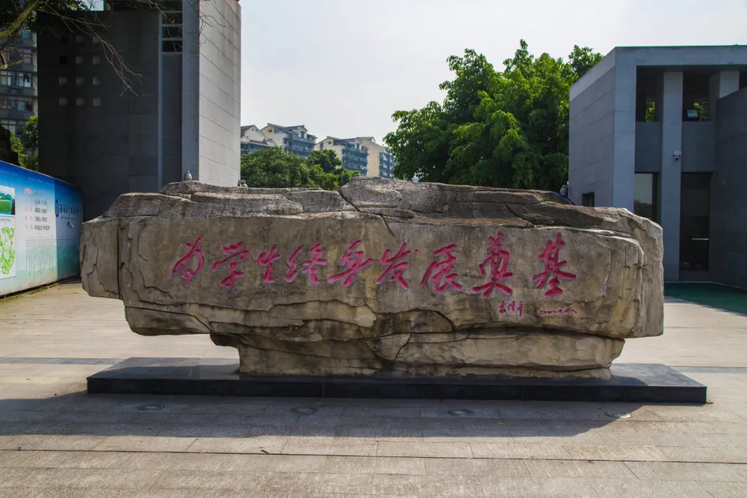 重庆公办国际部｜重庆西南大学附中国际部小班2025年招生简章！香港、英国、美国、澳大利亚、加拿大、新加坡等方向！