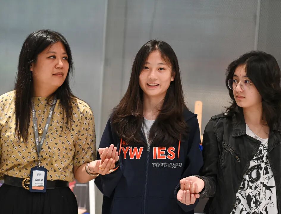 耀中耀华学生领导力工作坊:AI时代的服务型领袖 耀中耀华学生领导力工作坊:AI时代的服务型领袖