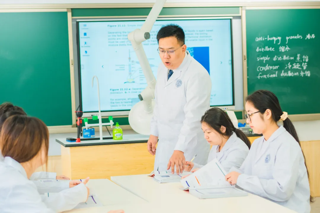 苏州香港DSE高中｜苏州市吴江区世恒学校香港DSE课程“港大班”2026年招生简章！