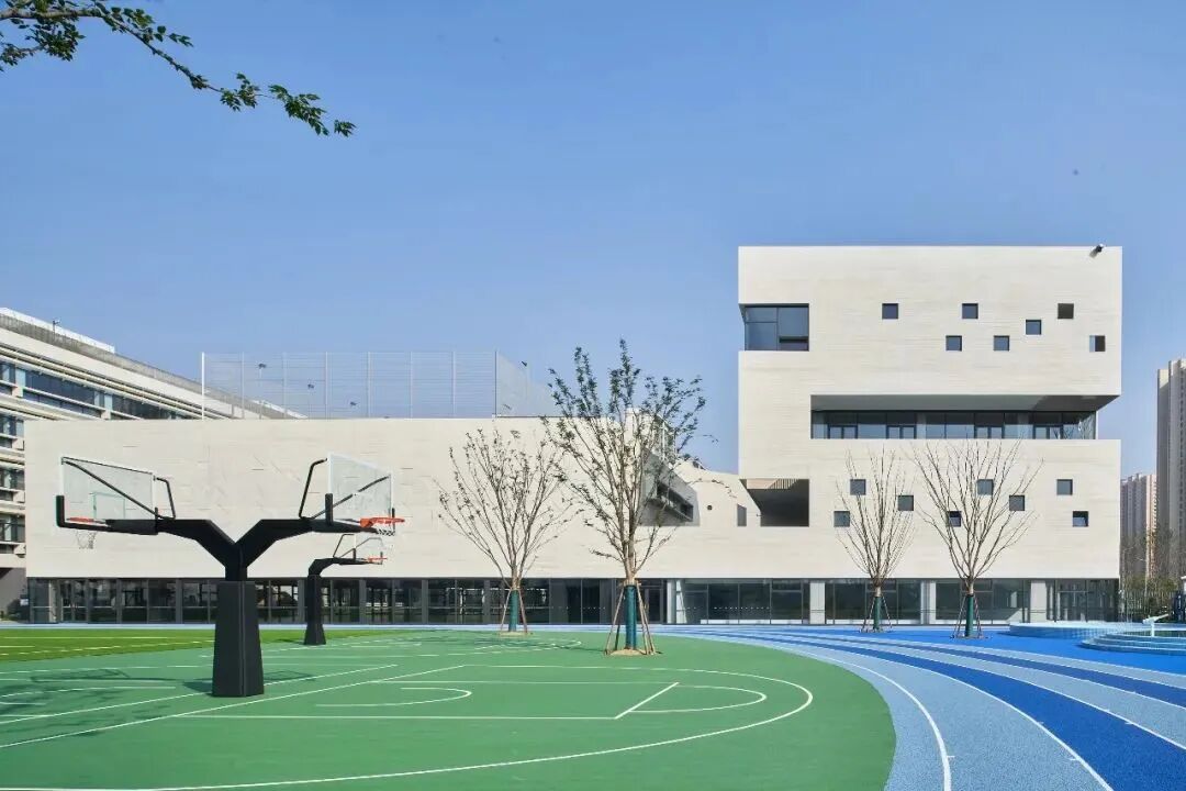 首届即帝国理工/纽大/港理工！不同类型孩子“稳”有归属这所最美学校是如何做到的？