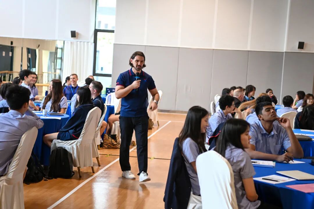 耀中耀华学生领导力工作坊:AI时代的服务型领袖 耀中耀华学生领导力工作坊:AI时代的服务型领袖