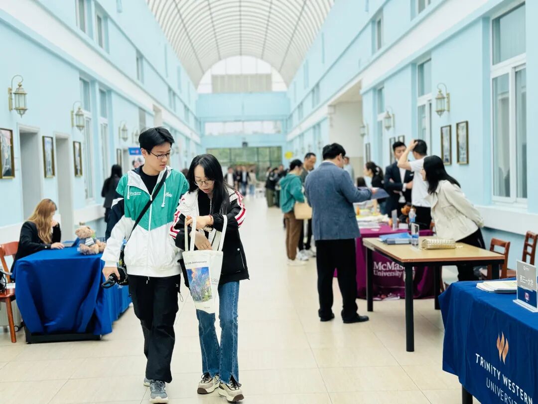 10月19日 | 中加枫华新学期首场校园开放日，多重惊喜，铸就未来~
