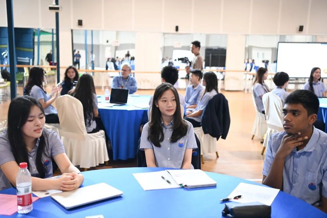 耀中耀华学生领导力工作坊:AI时代的服务型领袖 耀中耀华学生领导力工作坊:AI时代的服务型领袖