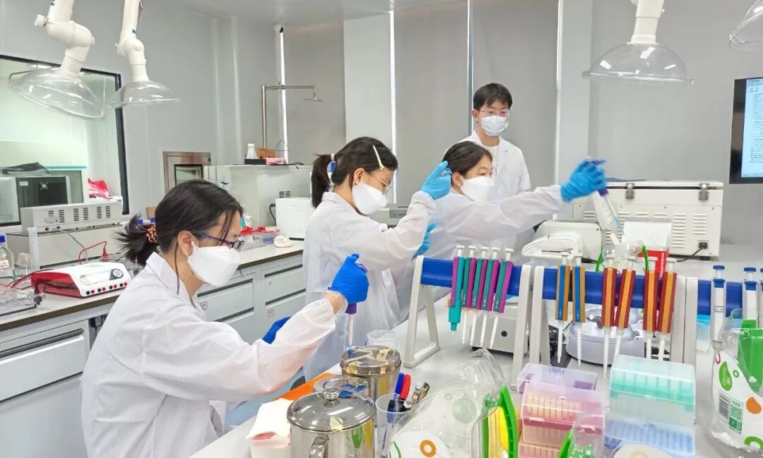 iGEM巴黎决赛首日赛场实况