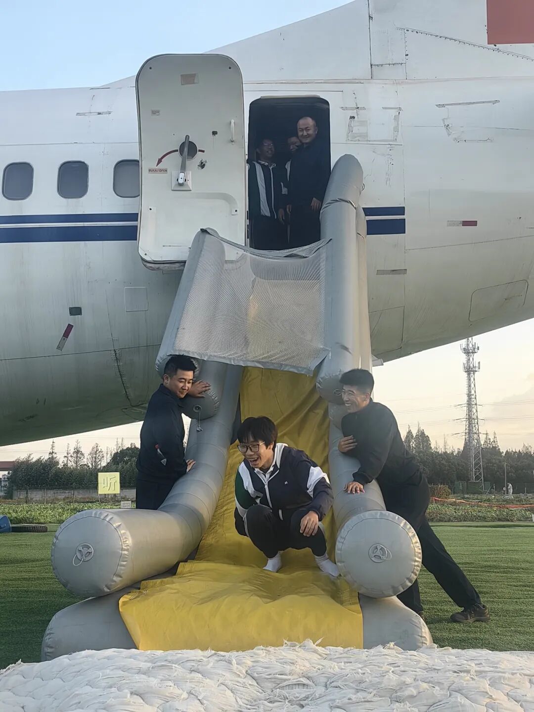 拆盲盒啦！“青春遇稻奉贤”限定版——美达菲高二学子解锁农耕与科技的双向奔赴