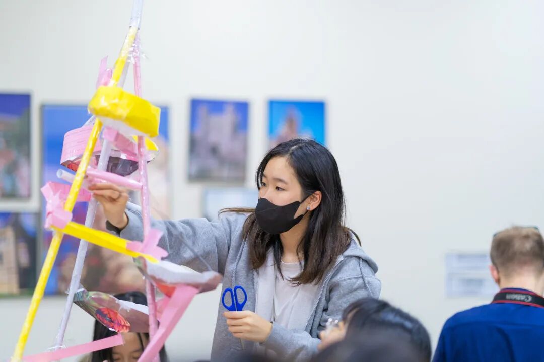 Discover HQIS Upper School 培养未来领袖 | 探秘HQIS中学部还原美国课堂 Discover HQIS Upper School 培养未来领袖 | 探秘HQIS中学部还原美国课堂