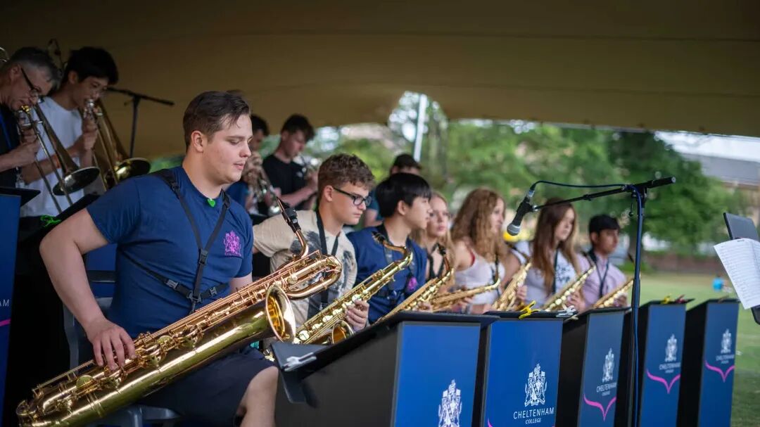 Cheltenham College | 拉格比联盟成员校，首个获得维多利亚十字勋章的英国名校，以体育传统闻名
