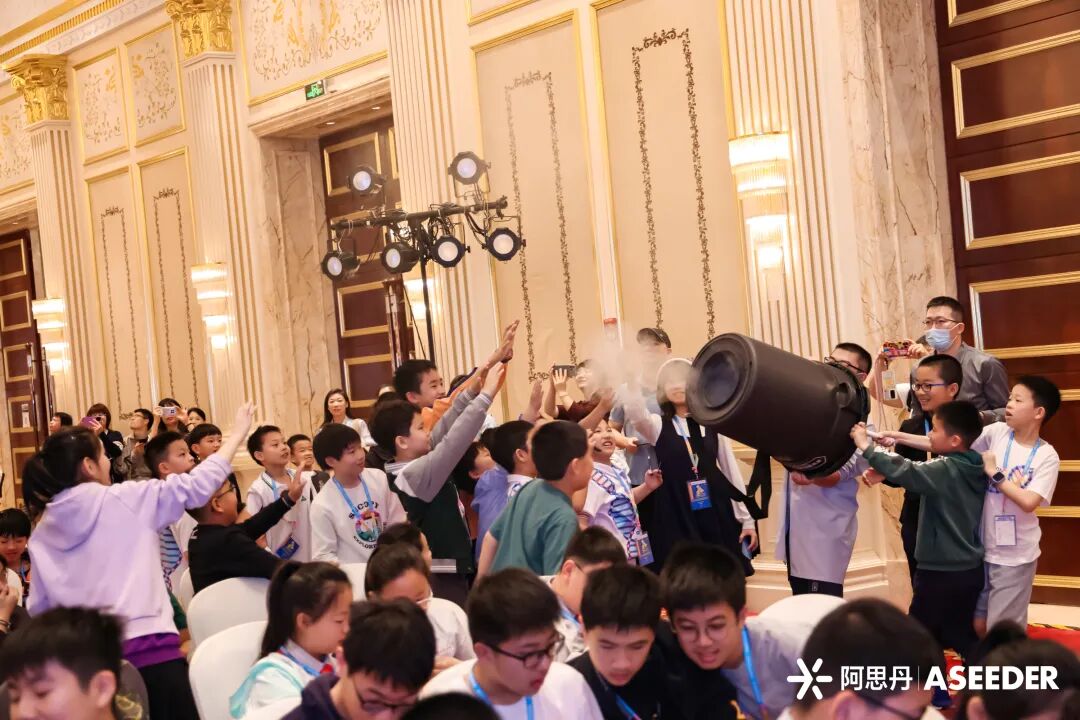 “化学真好玩!”5-8年级0基础启程,不刷题,成为少年化学家! “化学真好玩!”5-8年级0基础启程,不刷题,成为少年化学家!