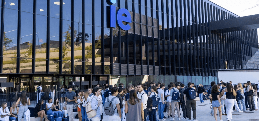 巴政 x 西班牙IE大学双学位：两年制技术与全球事务硕士