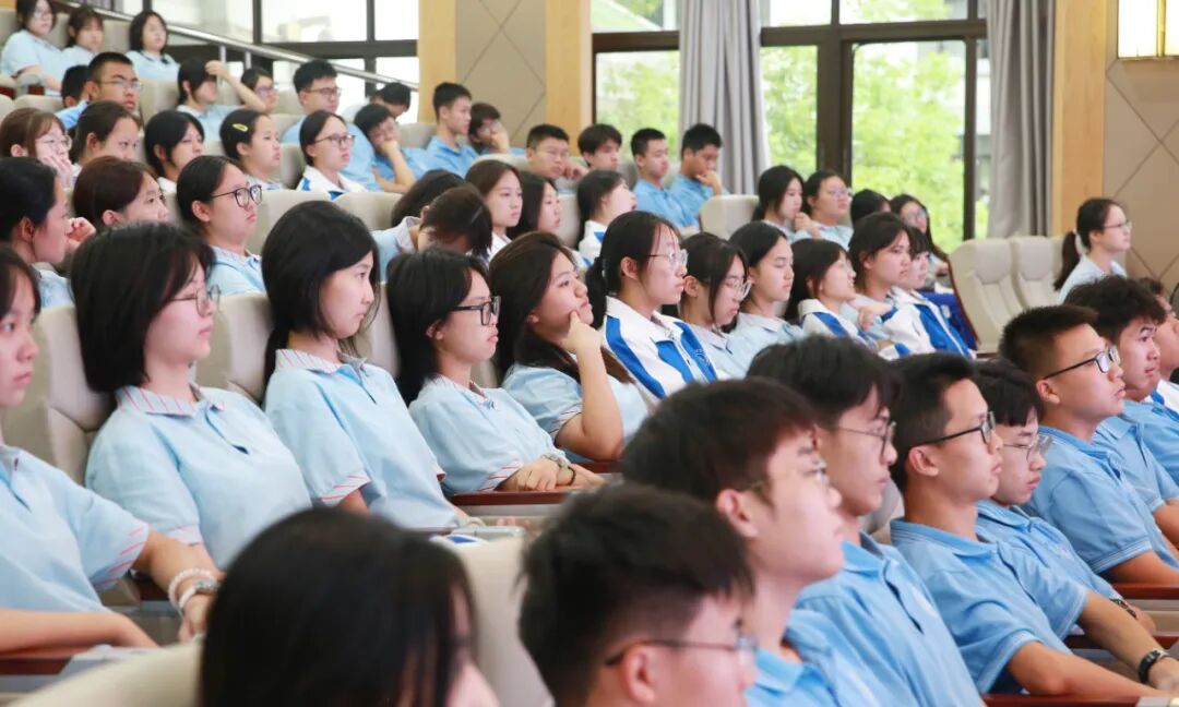 新生入读实录--石室剑桥就读体验如何？