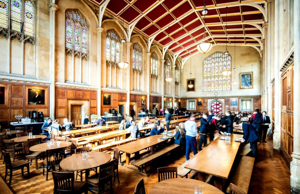 Cheltenham College | 拉格比联盟成员校，首个获得维多利亚十字勋章的英国名校，以体育传统闻名