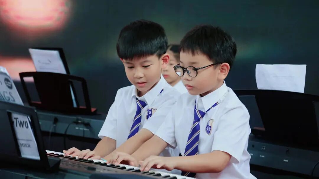 与贝多芬一起上LWS美高钢琴课:揭秘美高钢琴课的“顶配”资源与合奏理念 与贝多芬一起上LWS美高钢琴课:揭秘美高钢琴课的“顶配”资源与合奏理念