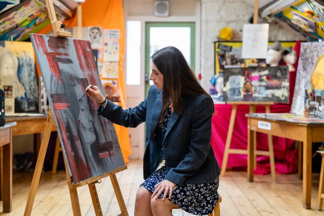 Badminton School | 英国十佳女校之一，学术与音乐并重，走出了印度首位女总理，金球奖影后