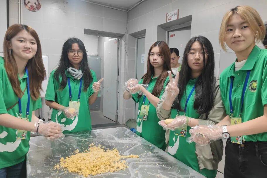 Discover HQIS Upper School 培养未来领袖 | 探秘HQIS中学部还原美国课堂 Discover HQIS Upper School 培养未来领袖 | 探秘HQIS中学部还原美国课堂