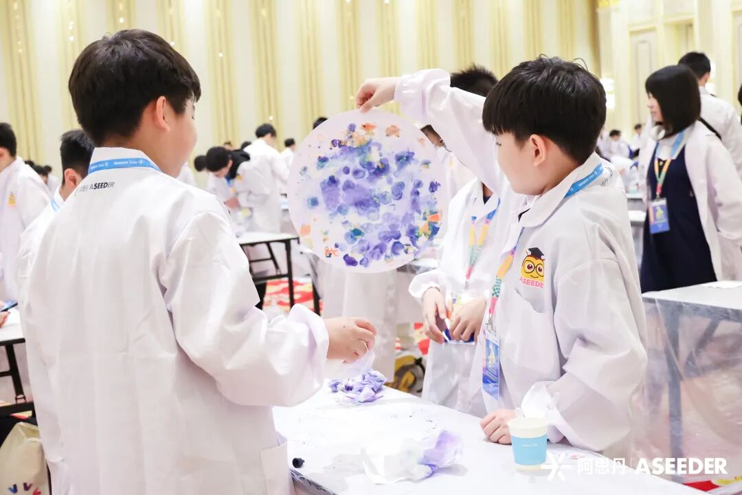 “化学真好玩!”5-8年级0基础启程,不刷题,成为少年化学家! “化学真好玩!”5-8年级0基础启程,不刷题,成为少年化学家!