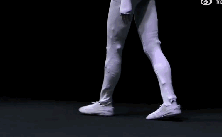 机器人应不应该“要脸”：做得太像观众老爷们又不乐意了……