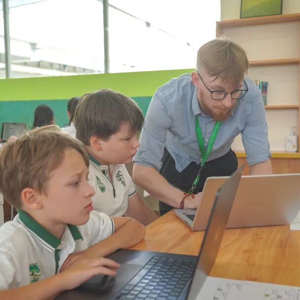 Discover HQIS Upper School 培养未来领袖 | 探秘HQIS中学部还原美国课堂 Discover HQIS Upper School 培养未来领袖 | 探秘HQIS中学部还原美国课堂