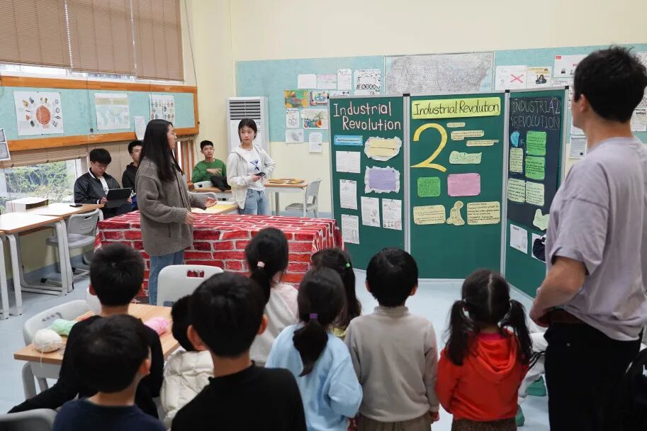 Discover HQIS Upper School 培养未来领袖 | 探秘HQIS中学部还原美国课堂 Discover HQIS Upper School 培养未来领袖 | 探秘HQIS中学部还原美国课堂