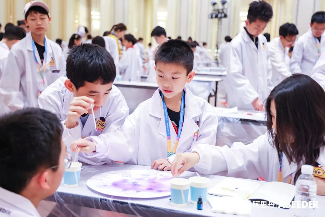 “化学真好玩!”5-8年级0基础启程,不刷题,成为少年化学家! “化学真好玩!”5-8年级0基础启程,不刷题,成为少年化学家!