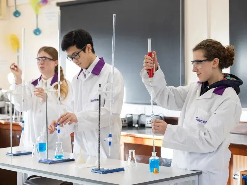 Stonar School|英国STEM强校,以专业马术课程闻名,开设独特的飞行俱乐部 Stonar School|英国STEM强校,以专业马术课程闻名,开设独特的飞行俱乐部