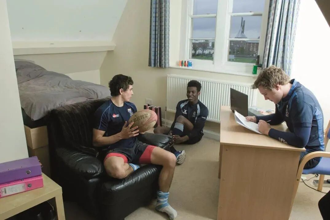 Clifton College | 诺贝尔奖获得者的摇篮,学术和体育全英领先 Clifton College | 诺贝尔奖获得者的摇篮,学术和体育全英领先