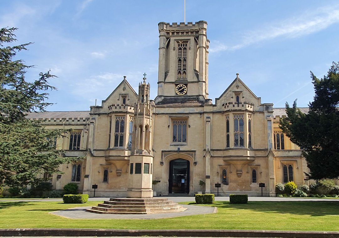 Cheltenham College | 拉格比联盟成员校，首个获得维多利亚十字勋章的英国名校，以体育传统闻名