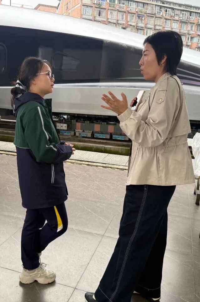 当课本知识遇上西交智造:成外学子探秘中国高铁心脏 当课本知识遇上西交智造:成外学子探秘中国高铁心脏