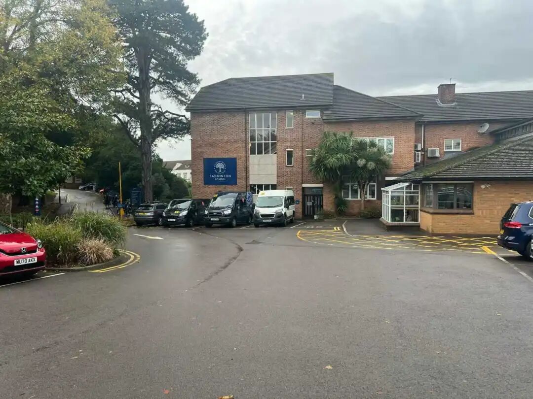 Badminton School | 英国十佳女校之一学术与音乐并重 走出了印度首位女总理 金球奖影后