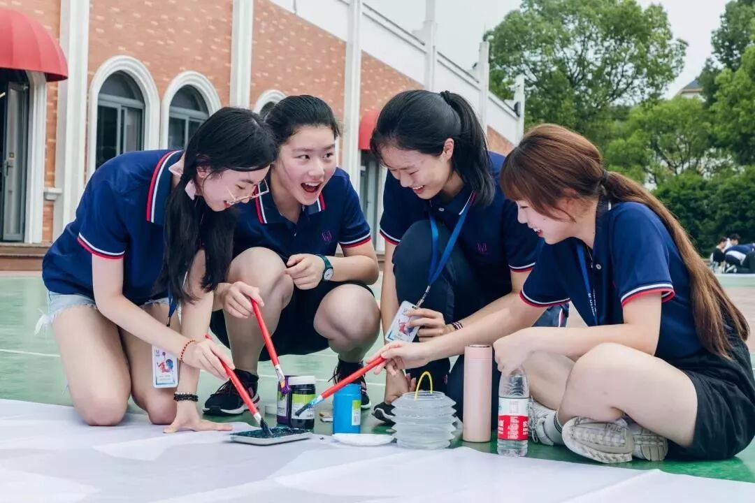 领科国际学校校服图片