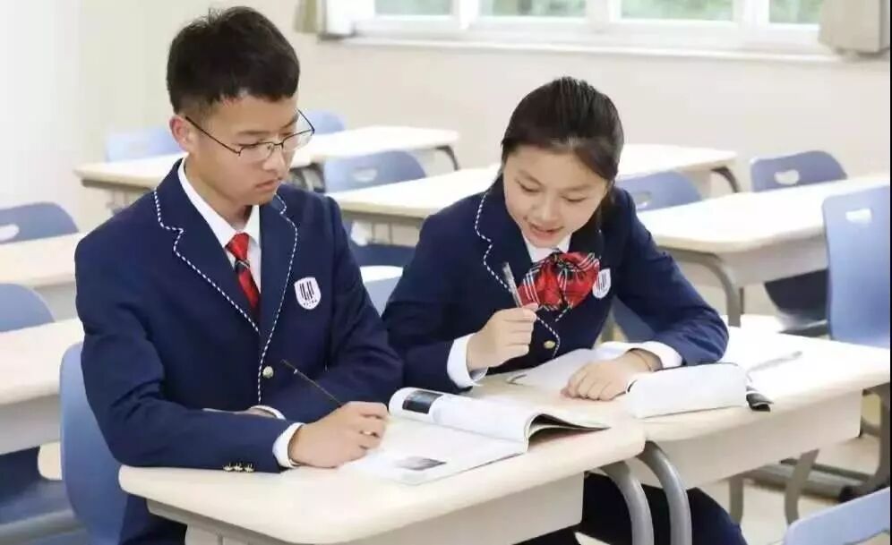 领科国际学校校服图片