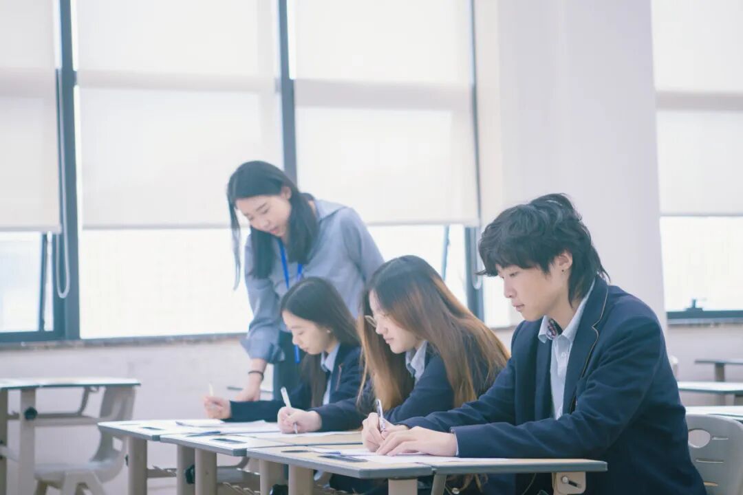 全金奖!东鼎国际部学子在英国高级测评SMC竞赛中斩获佳绩! 全金奖!东鼎国际部学子在英国高级测评SMC竞赛中斩获佳绩!