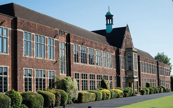 全球首次!英国顶尖文法学校迪拜建分校!全英文法VS私校TOP10,谁胜出? 全球首次!英国顶尖文法学校迪拜建分校!全英文法VS私校TOP10,谁胜出?