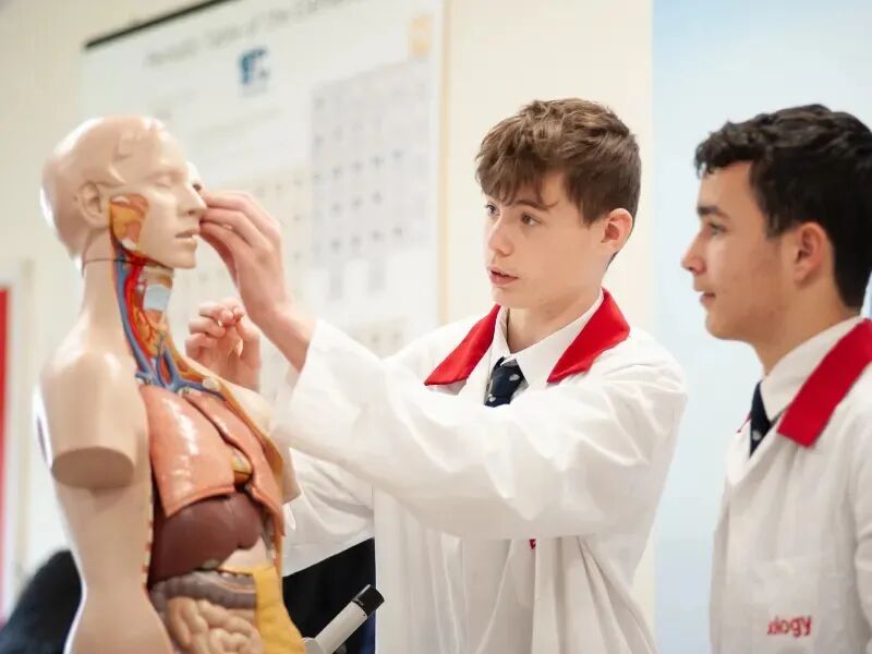 Stonar School|英国STEM强校,以专业马术课程闻名,开设独特的飞行俱乐部 Stonar School|英国STEM强校,以专业马术课程闻名,开设独特的飞行俱乐部