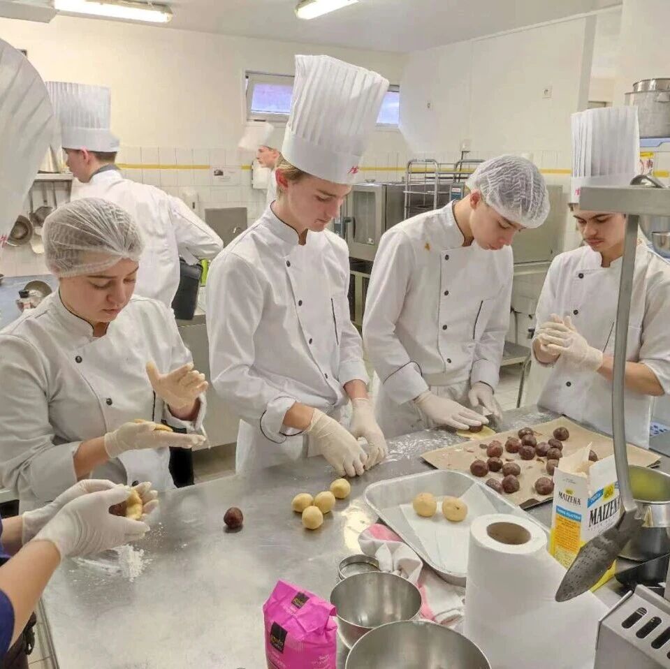 ISPA酒店餐饮预科 - 与圣马丁酒店管理学院合作