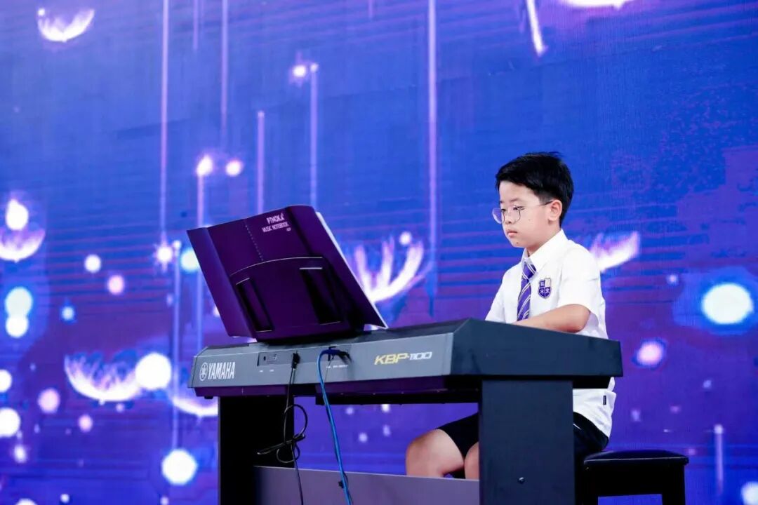 与贝多芬一起上LWS美高钢琴课:揭秘美高钢琴课的“顶配”资源与合奏理念 与贝多芬一起上LWS美高钢琴课:揭秘美高钢琴课的“顶配”资源与合奏理念