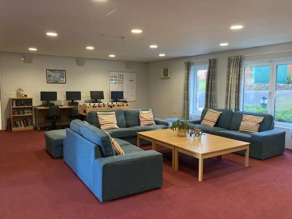 Badminton School | 英国十佳女校之一，学术与音乐并重，走出了印度首位女总理，金球奖影后