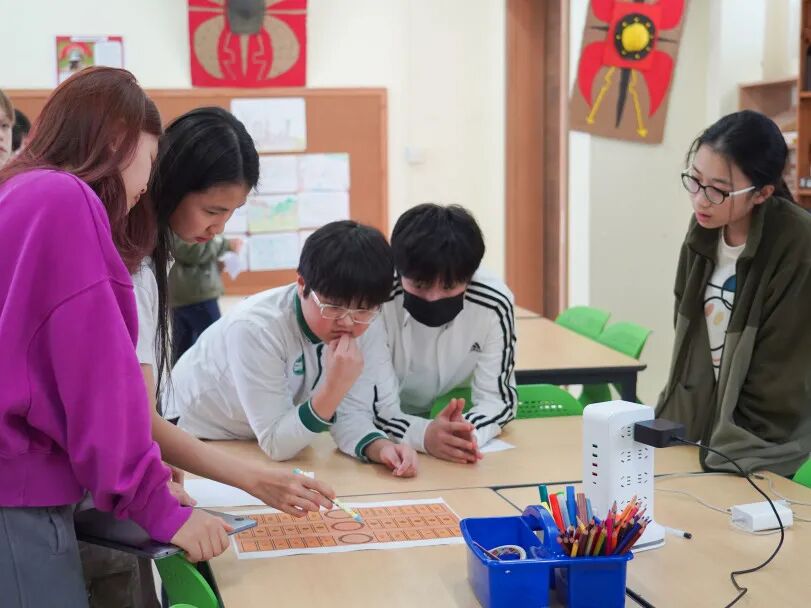 Discover HQIS Upper School 培养未来领袖 | 探秘HQIS中学部还原美国课堂 Discover HQIS Upper School 培养未来领袖 | 探秘HQIS中学部还原美国课堂