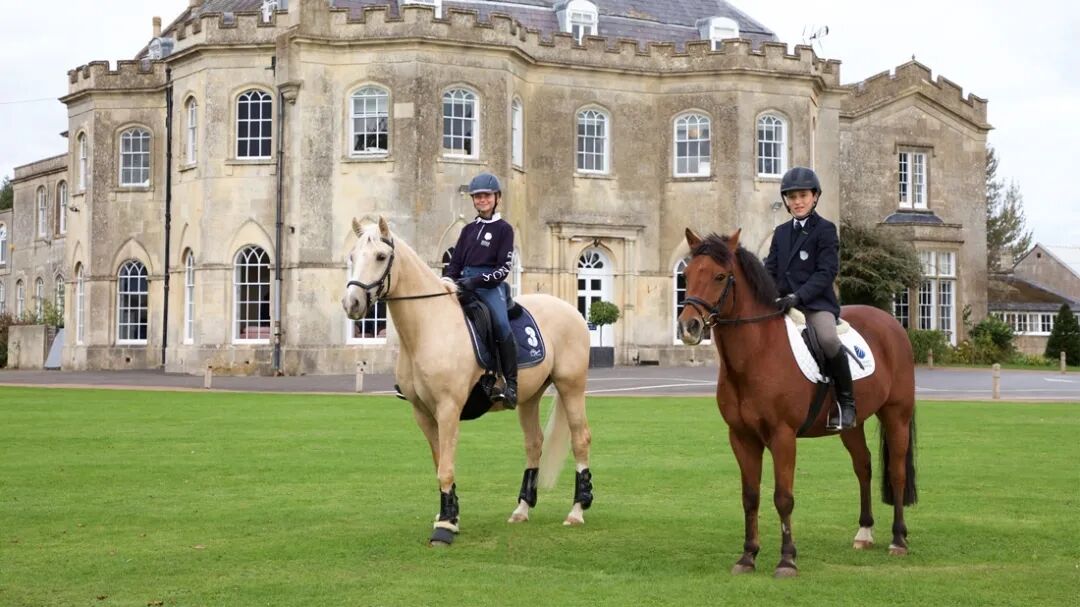 Stonar School|英国STEM强校,以专业马术课程闻名,开设独特的飞行俱乐部 Stonar School|英国STEM强校,以专业马术课程闻名,开设独特的飞行俱乐部