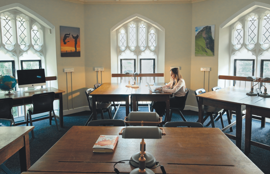 Cheltenham College | 拉格比联盟成员校，首个获得维多利亚十字勋章的英国名校，以体育传统闻名