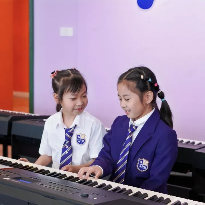 与贝多芬一起上LWS美高钢琴课:揭秘美高钢琴课的“顶配”资源与合奏理念 与贝多芬一起上LWS美高钢琴课:揭秘美高钢琴课的“顶配”资源与合奏理念