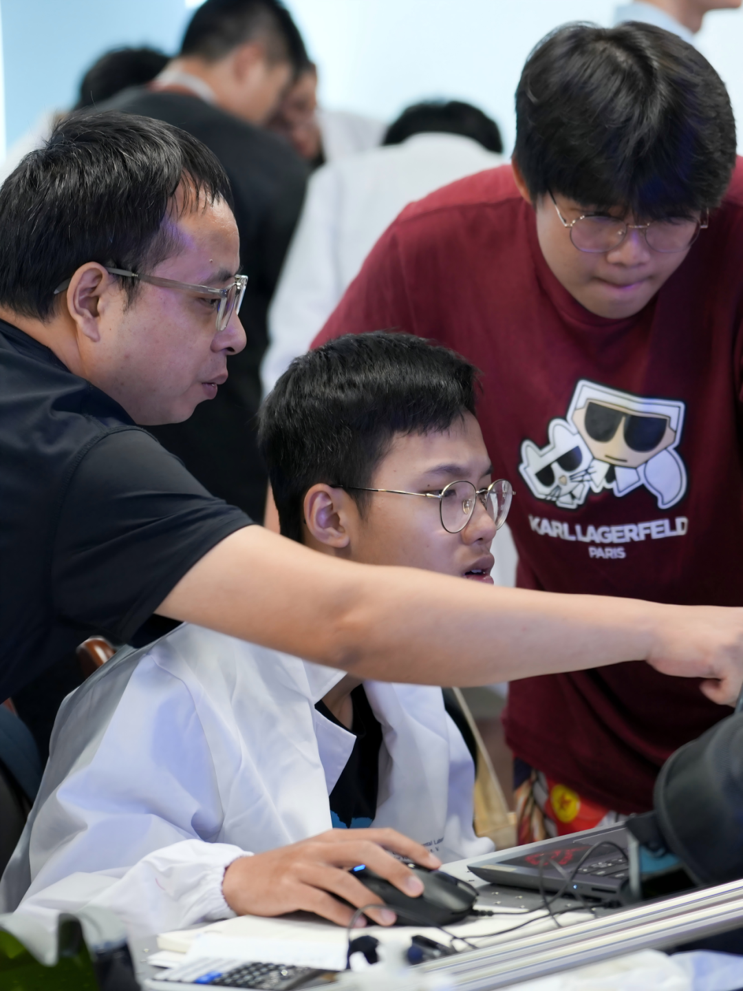 【物理科研】当激光遇见AI:揭秘智能科技背后的光学密码 【物理科研】当激光遇见AI:揭秘智能科技背后的光学密码