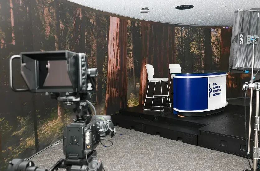 砸1亿美金办校，专教“没用的”：迪拜最贵的这所学校，打了谁的脸？